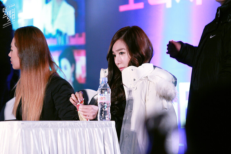 140316 Girls' Generation Tiffany at Cheonggye Fansign documents 9