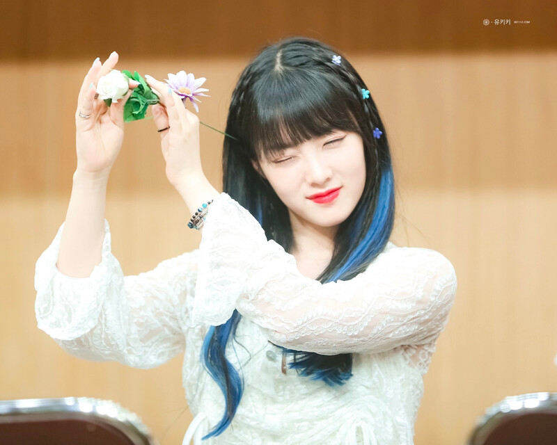 190818 Weki Meki Lucy at Gimpo 'WEEK END LOL' Fansign documents 1