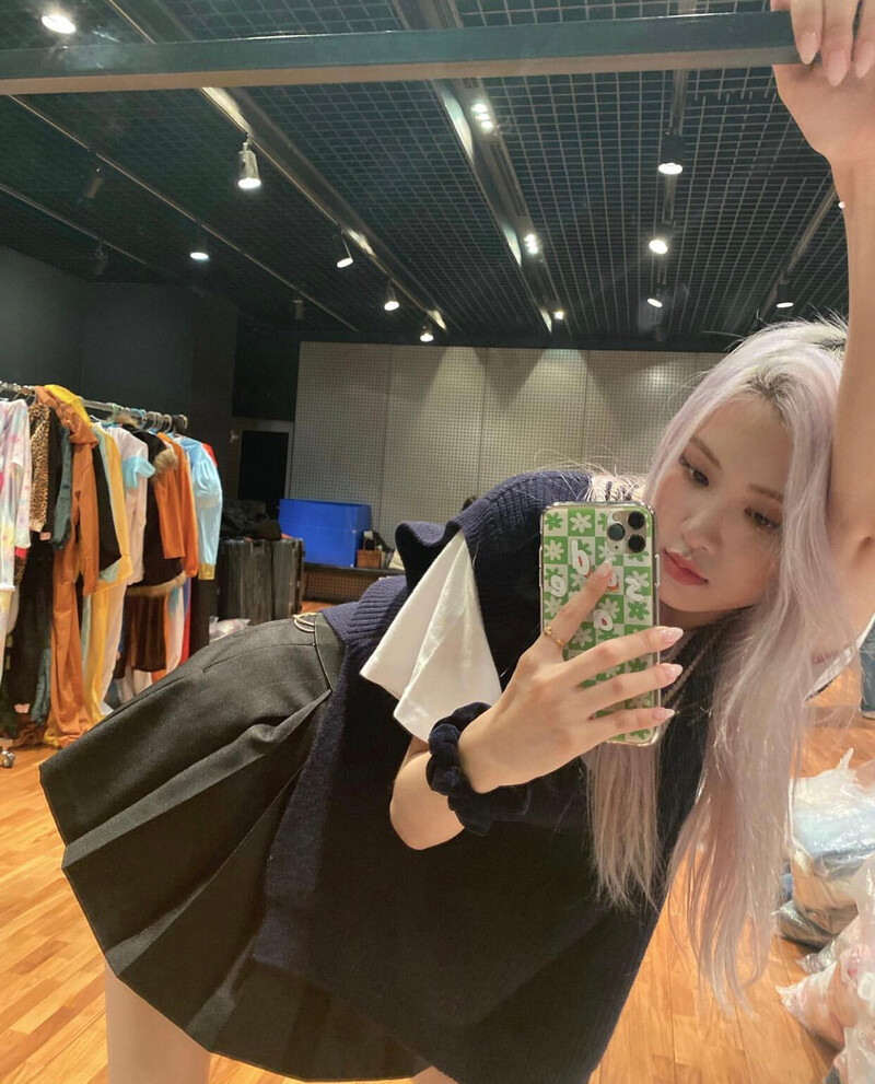 200808 ROSÉ INSTAGRAM UPDATE documents 1