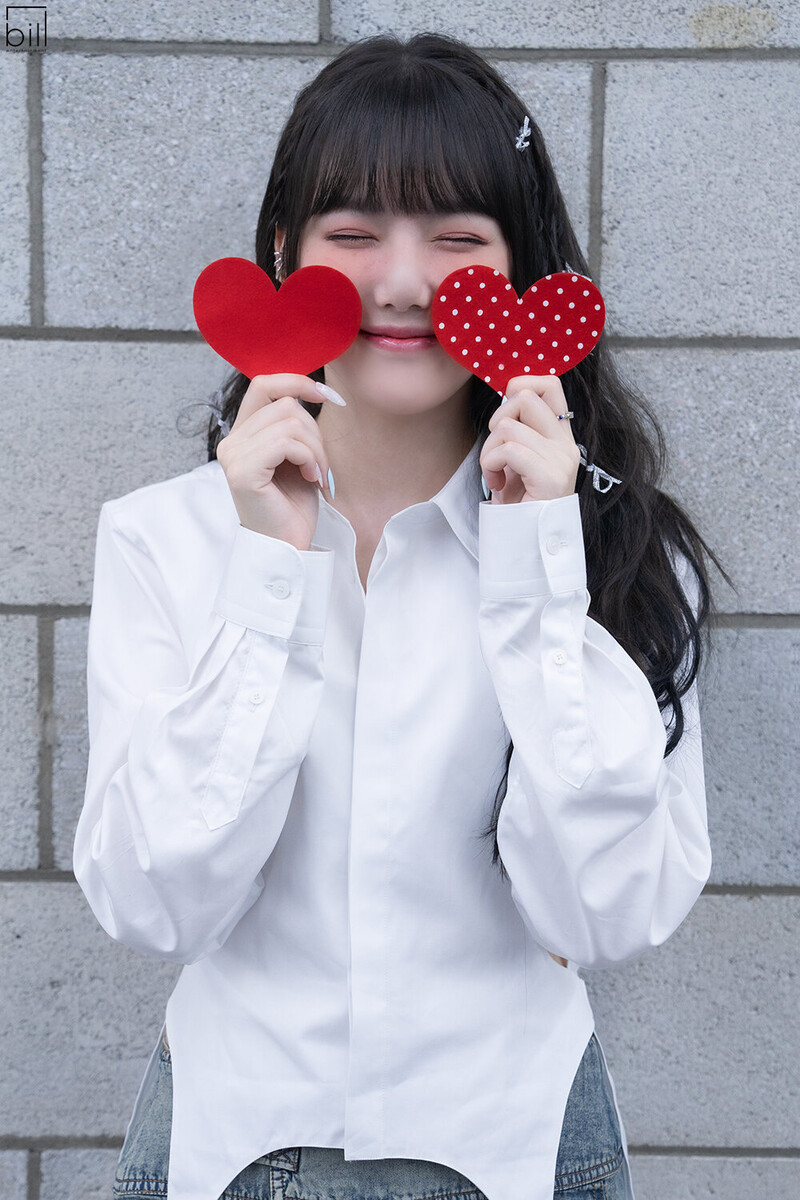 230920 Bill Entertainment Naver Post - YERIN 'Bambambam' Music show promotions behind documents 11