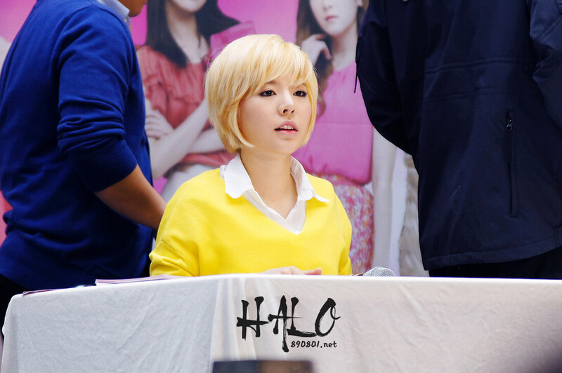 120329 Girls' Generation Sunny at Lotte Fansign documents 3