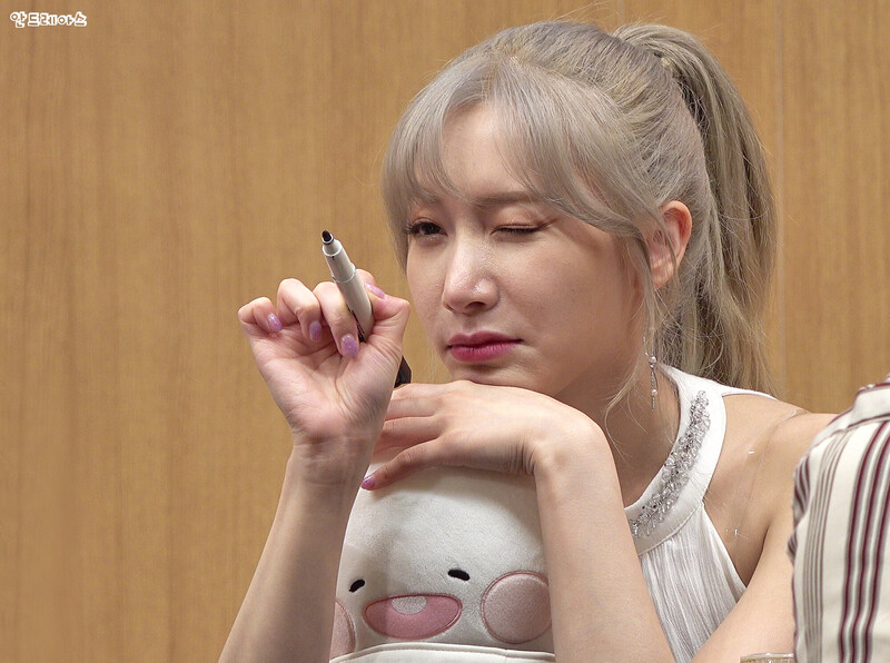 180826 Laboum Soyeon TCC Art Center Fansign documents 9