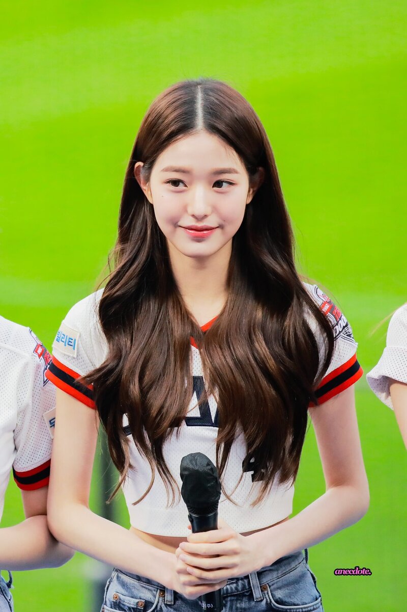 220619 IVE Wonyoung - Doosan Bears First Pitch documents 2
