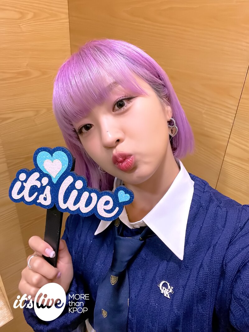 221006 it's Live Twitter Update with Adora documents 2