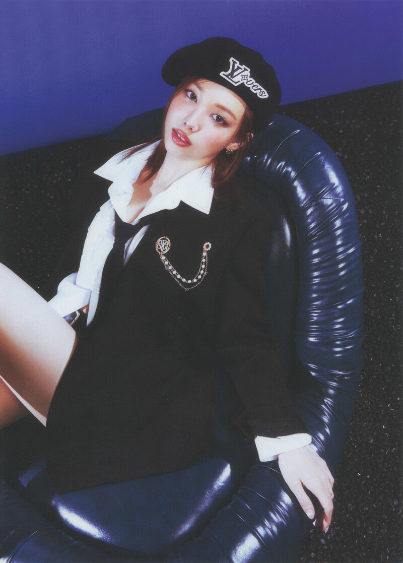 NAYEON 2nd Mini Album 'NA'  SCAN Photobook documents 18