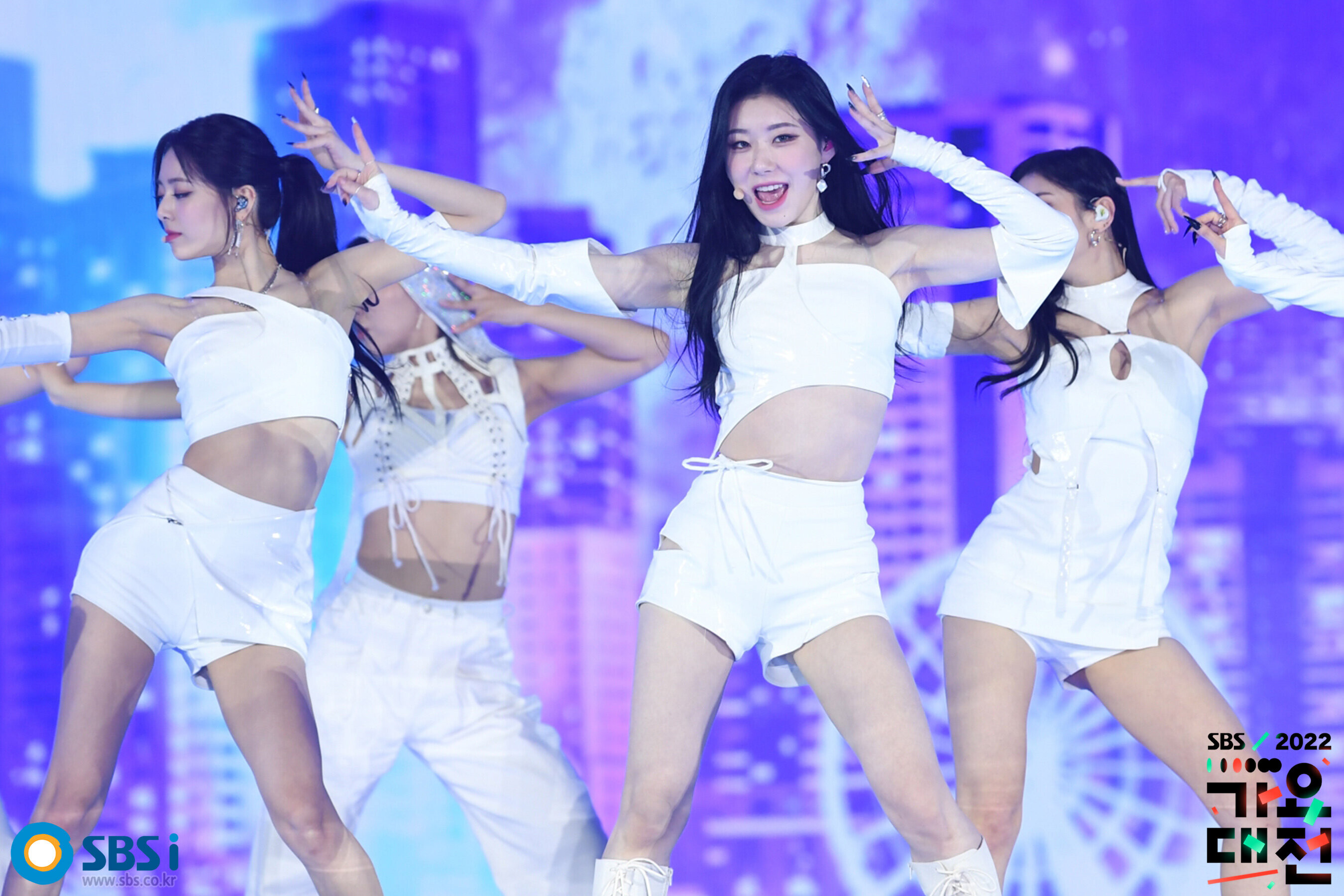 221224 ITZY - SBS Gayo Daejeon Official Stage Photos | kpopping