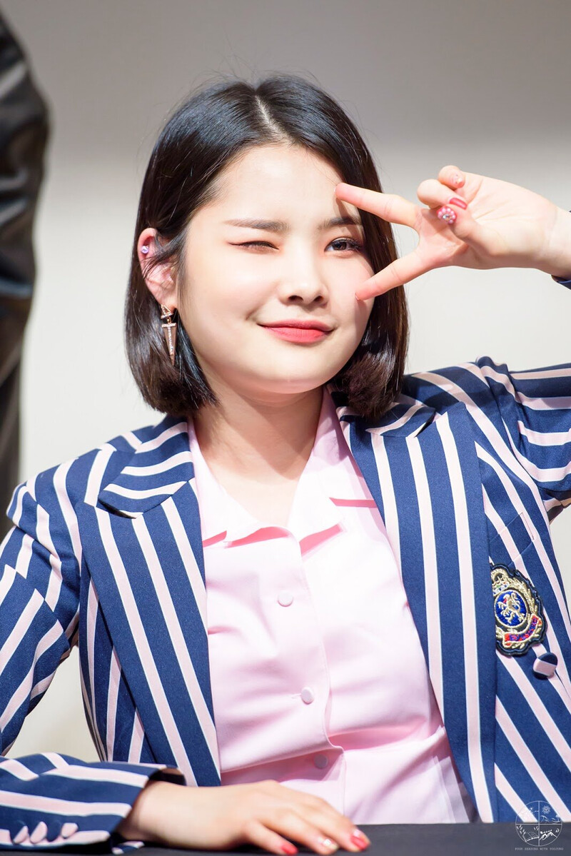 180401 Weki Meki Rina at Songpa 'Lucky' Fansign documents 4