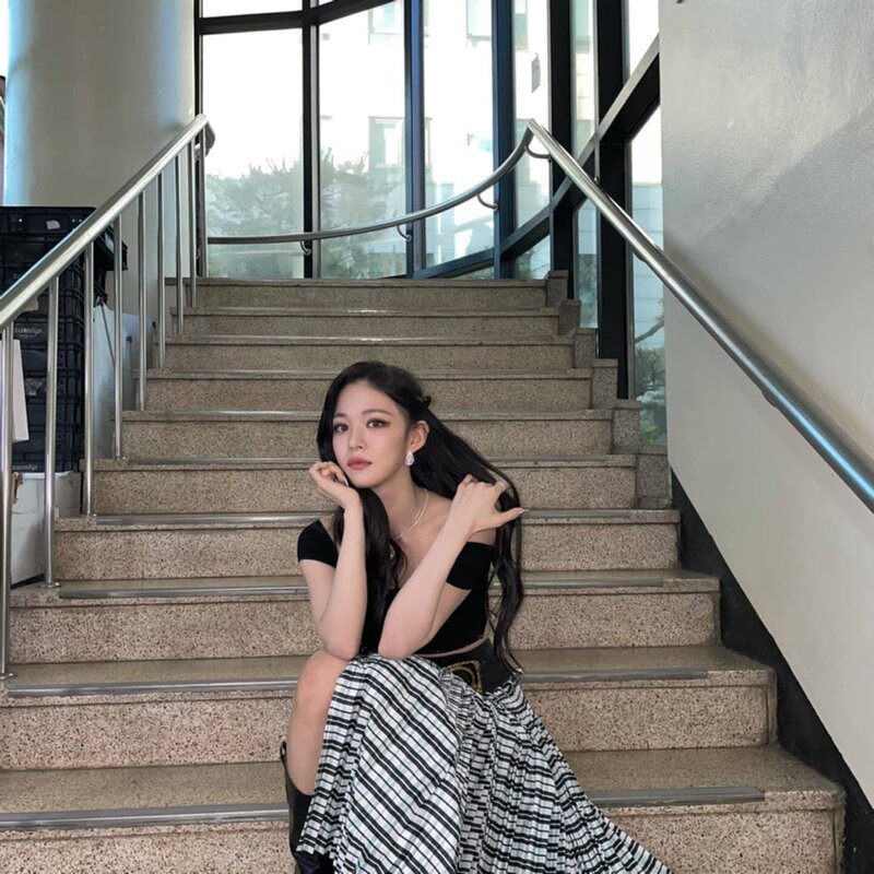 210605 fromis_9 Chaeyoung Instagram Update documents 4
