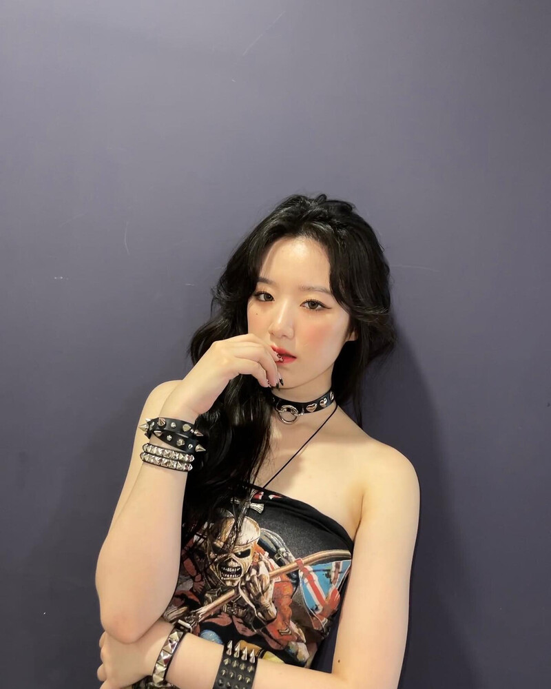 220328 (G)I-DLE Shuhua Instagram Update documents 16