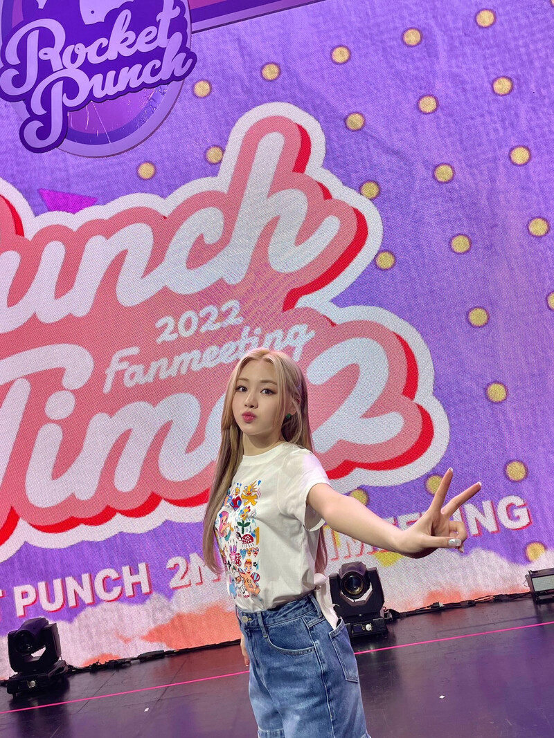 220404 Rocket Punch Twitter Update - Dahyun documents 2