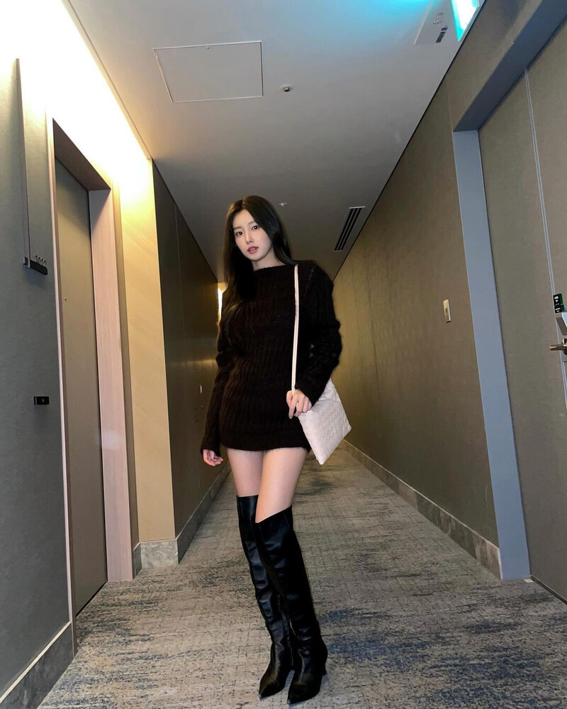 240227 Kang Hyewon Instagram Update documents 1