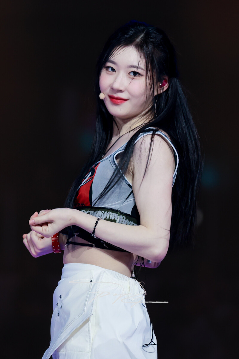 240602 ITZY Chaeryeong at K-Wave Concert Inkigayo documents 7