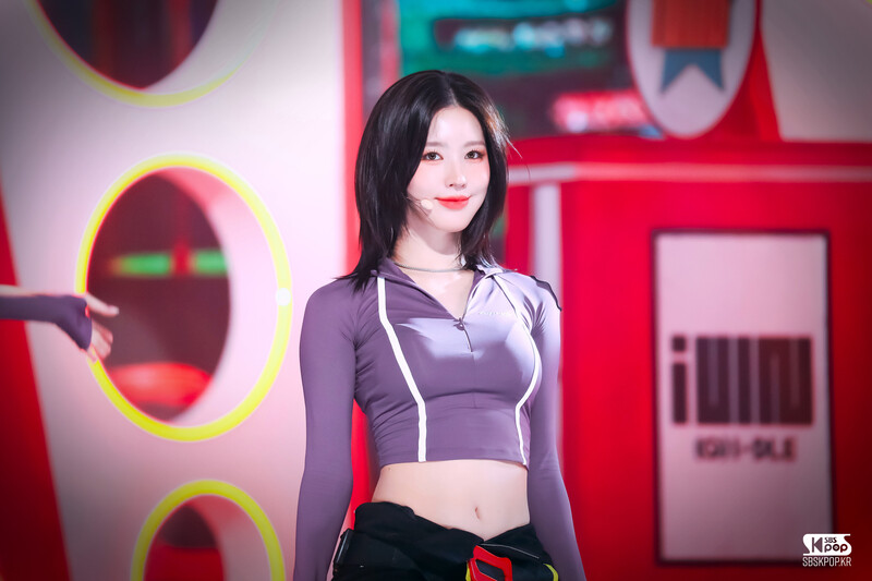 240714 (G)I-DLE Miyeon - ‘Klaxon’ at Inkigayo documents 2