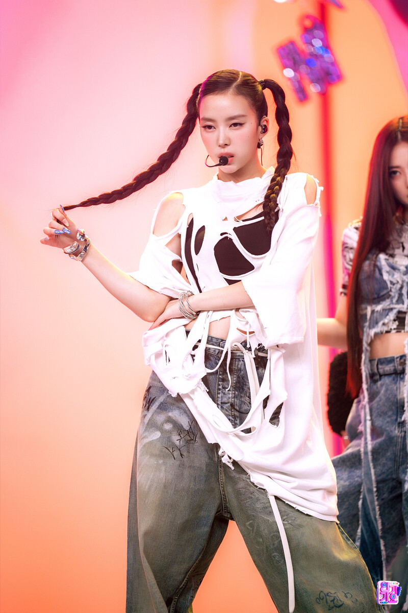 240908 MEOVV Narin - 'MEOW' at Inkigayo documents 1