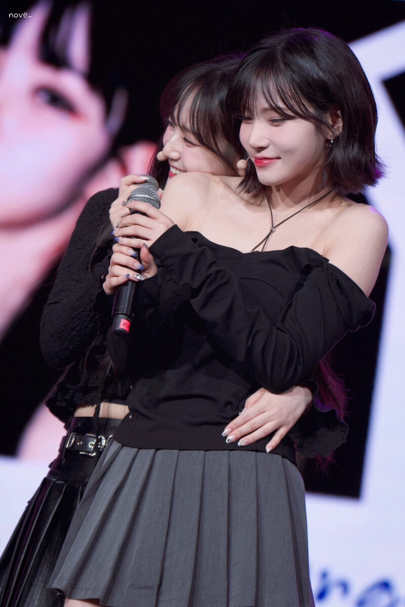 241123 tripleS Xinyu, NaKyoung, SoHyun & SeoYeon at Macau Fanmeeting documents 2