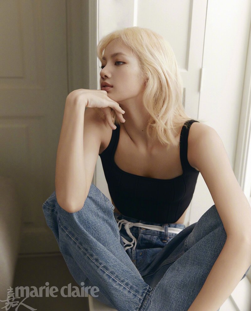 BLACKPINK Lisa for Marie Claire China August 2022 issue documents 4