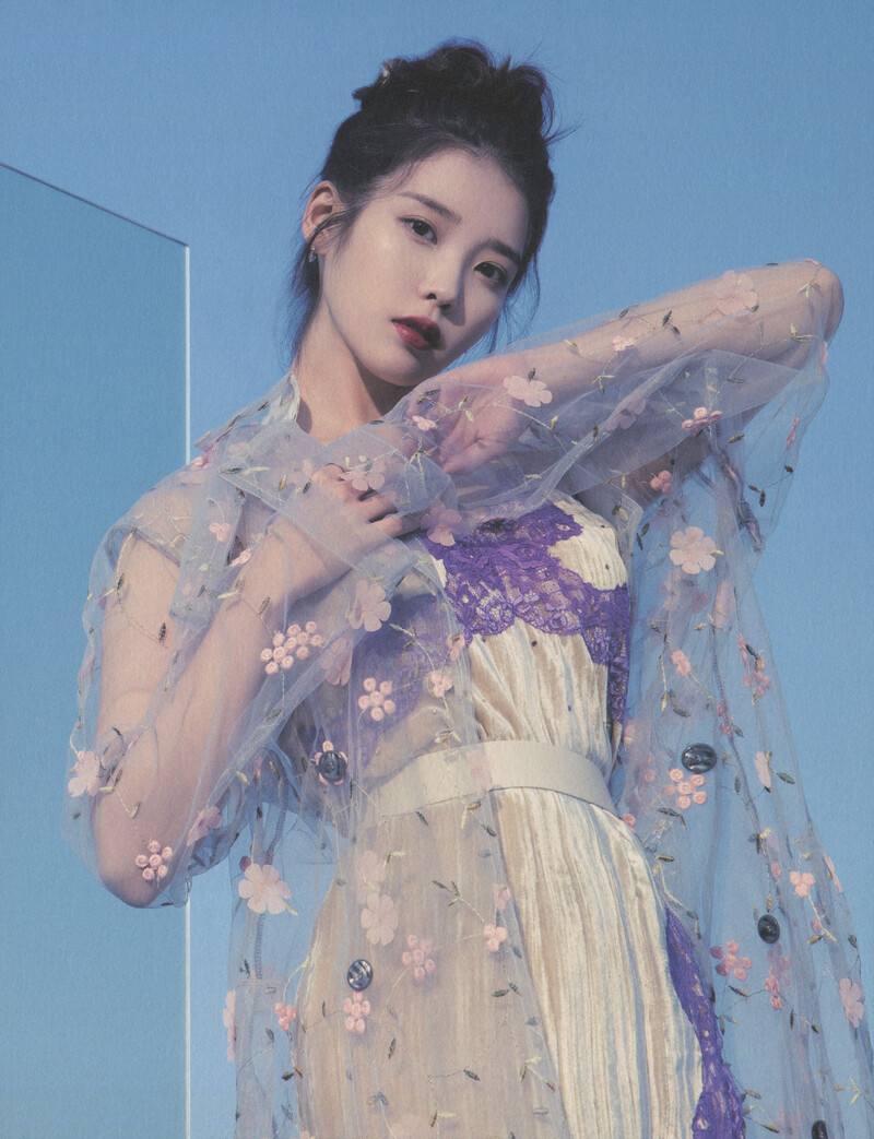 IU 2022 Season's Greetings (Scans) documents 5