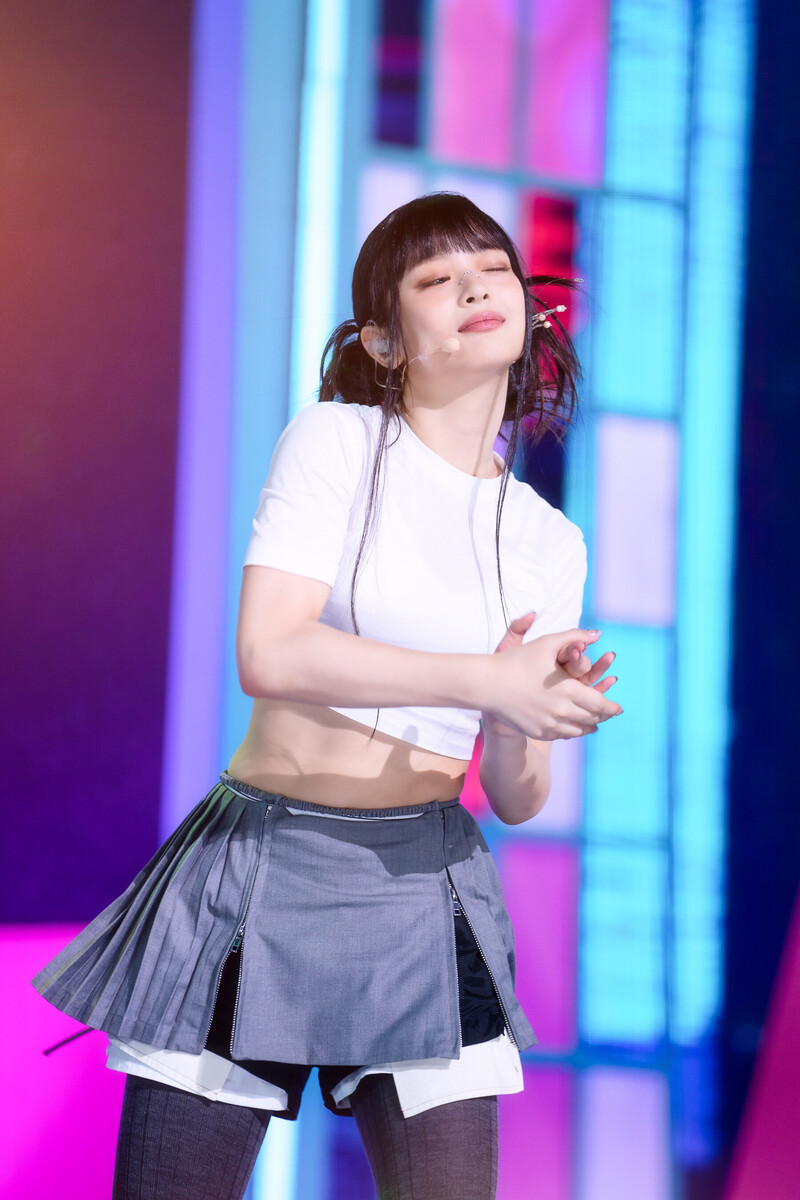220807 NewJeans Hanni 'Cookie' at Inkigayo documents 20