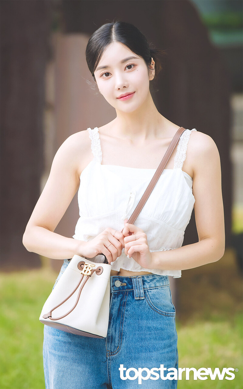 230731 Kwon Eunbi - SBS 'YoungStreet' Commute | kpopping