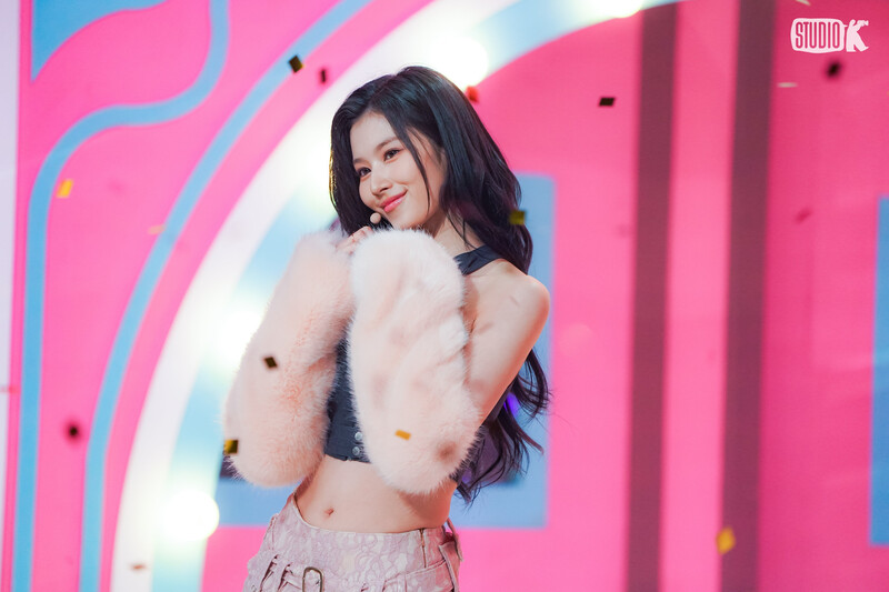 240222 - KBS Kpop Twitter Update with SANA - 'SET ME FREE' Music Bank Behind Photo documents 4