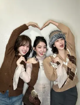 241130 Red Velvet Irene, Seulgi & Wendy Twitter Update