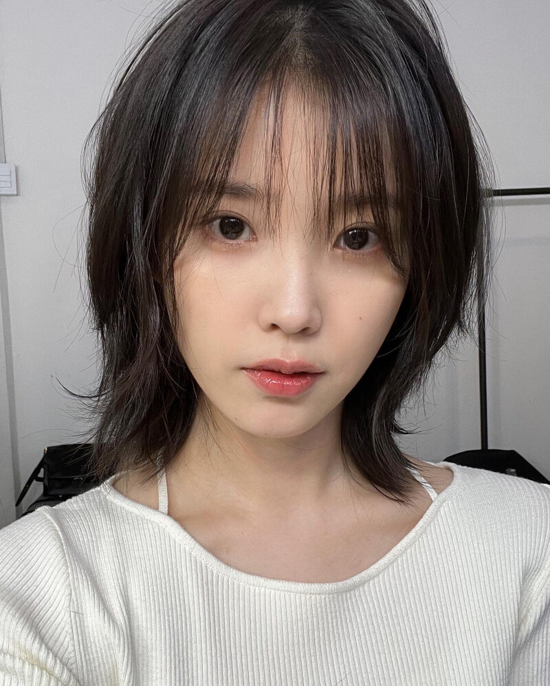 230427 IU Instagram Update documents 1