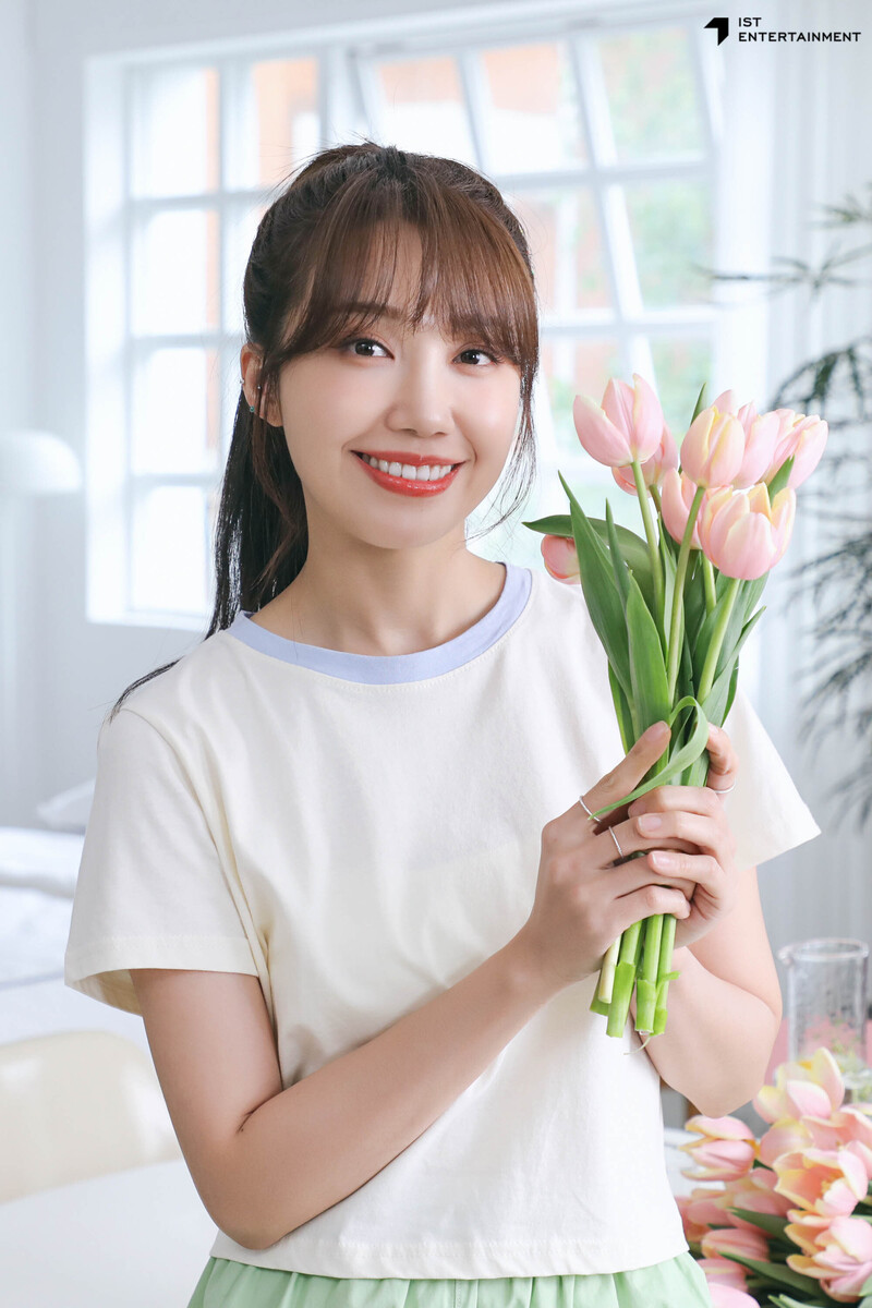 230612 IST Naver post- EUNJI 'Nareun Lookbook'  behind documents 22