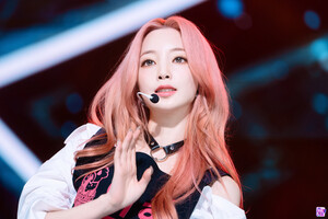 220306 Rocket Punch Yeonhee at Inkigayo