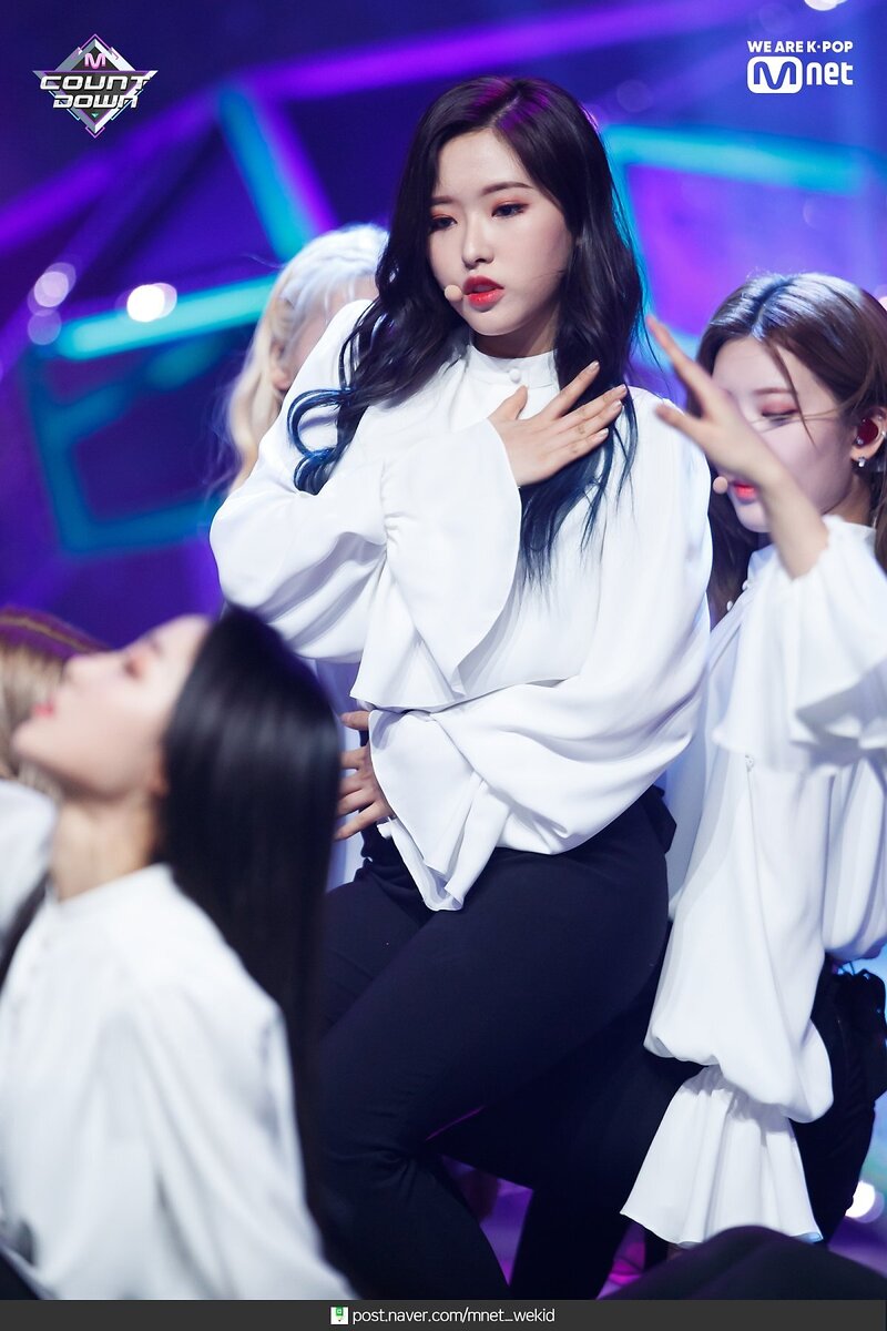 190221 LOONA - 'Butterfly' at M COUNTDOWN documents 28