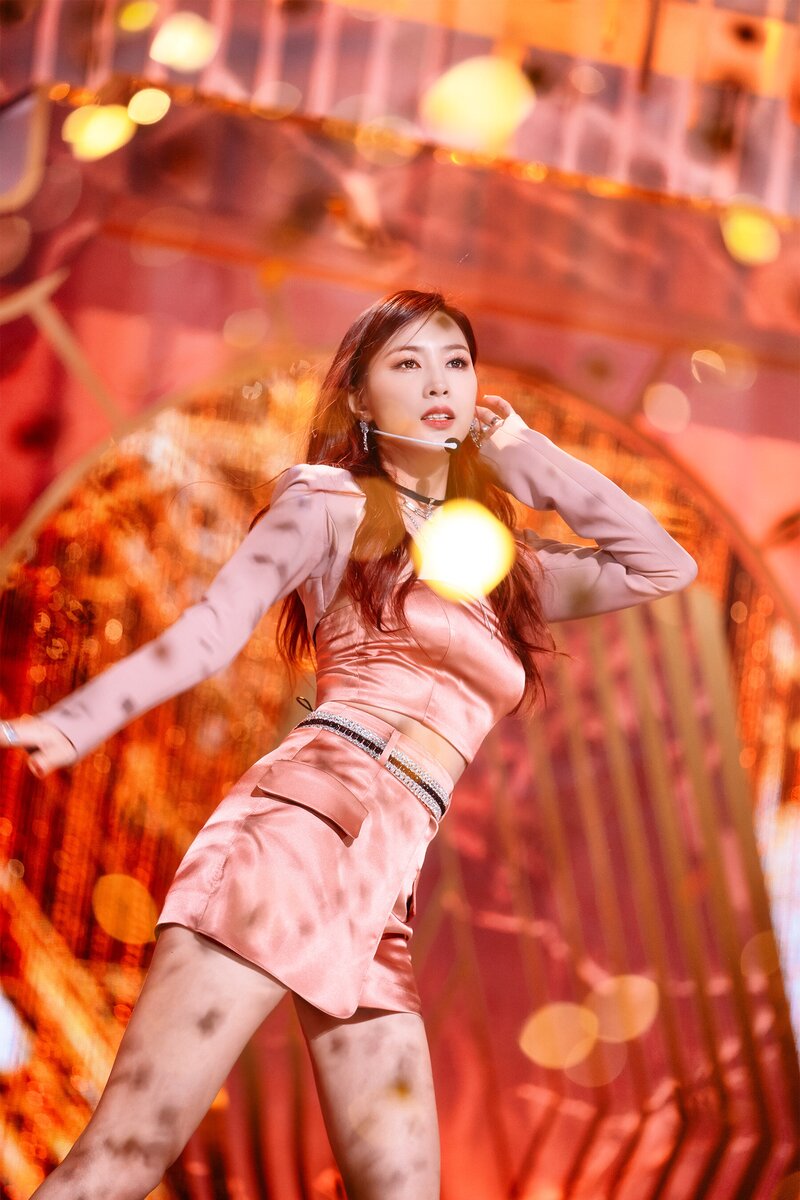 220220 Apink Hayoung - 'Dilemma' at Inkigayo documents 14