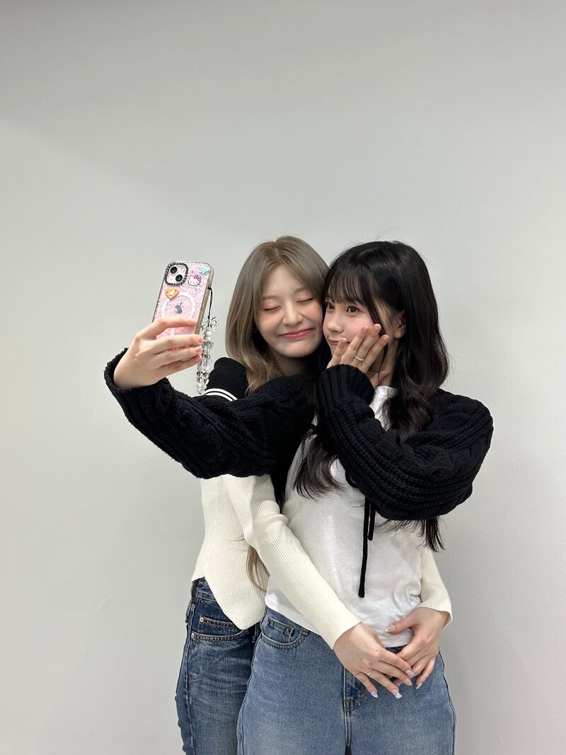 240119 Weeekly Jihan Twitter Update with EJel and STAYC's Seeun documents 3