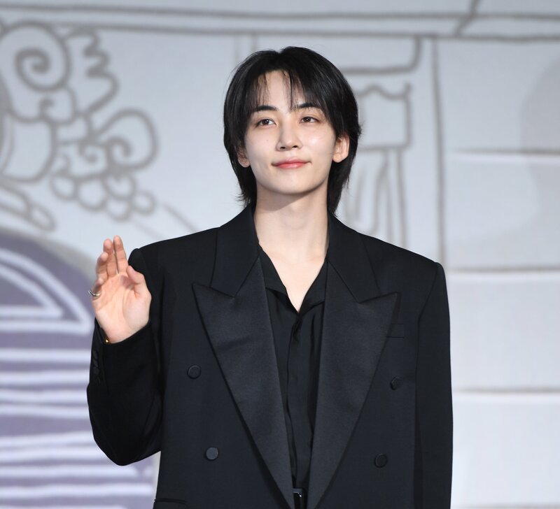 240429 SEVENTEEN Jeonghan - SEVENTEEN BEST ALBUM '17 IS RIGHT HERE' Press Conference documents 1