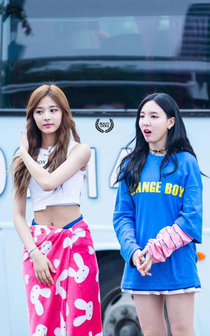 tzuyu_choice Cu0dEk7UAAA68lZ  20161015.jpg