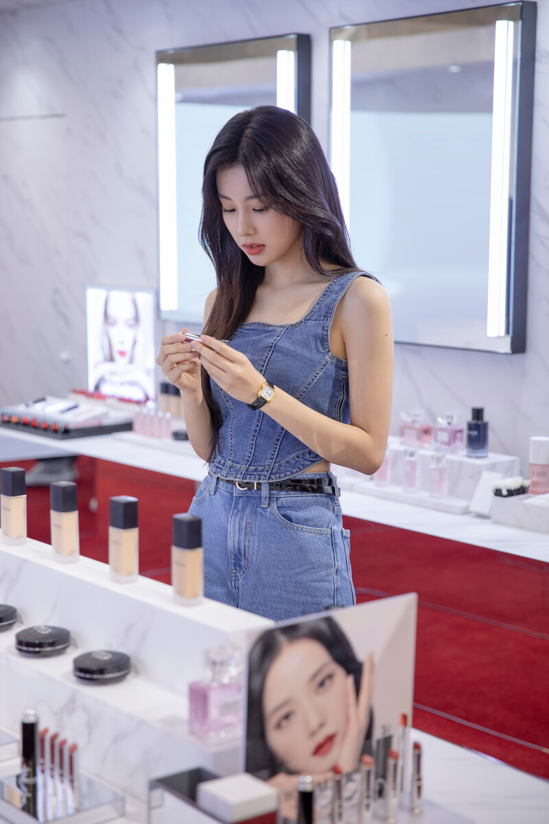 220409 8D Naver Post - Kang Hyewon & Kim Minju - Dior Addict Pop-up Store documents 16