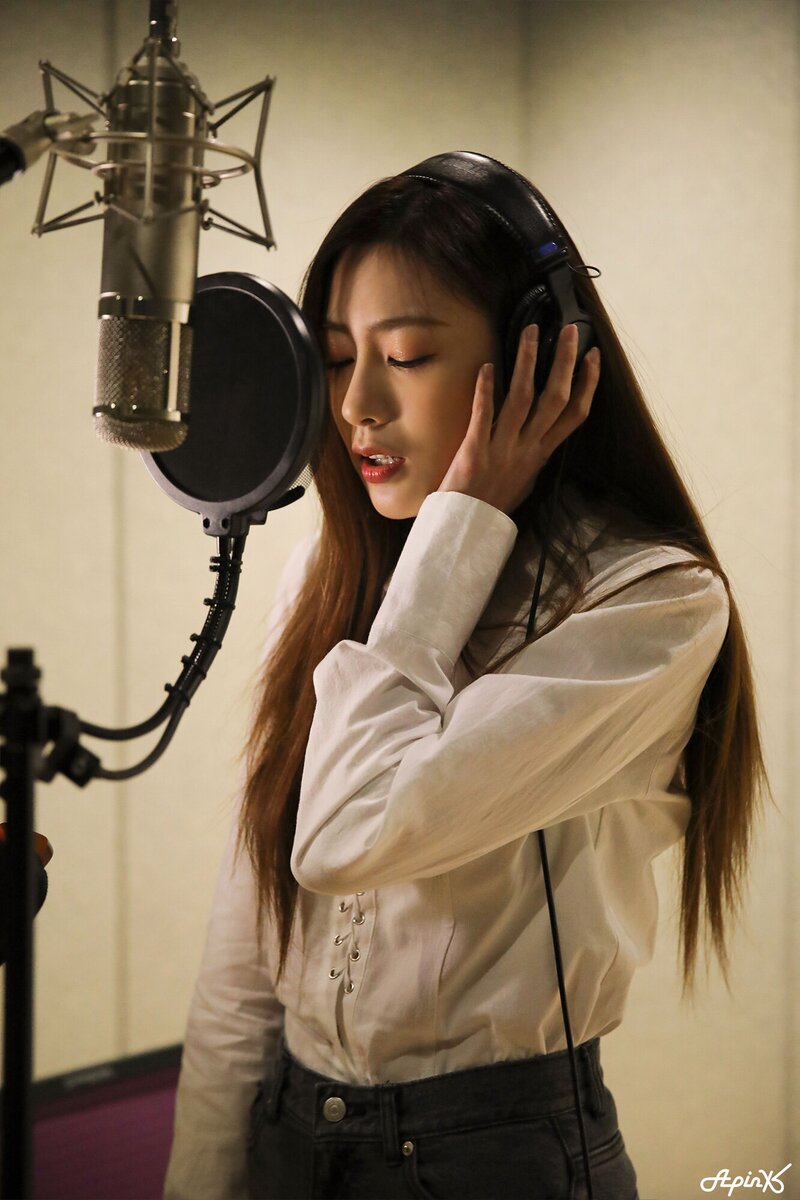 220420 IST Naver post - APINK 'I want you to be happy' recording behind documents 11