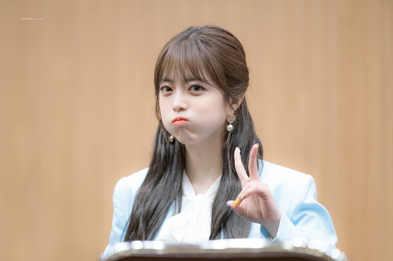 190519 Weki Meki Suyeon at 'LOCK END LOL' DongdaemunFansign documents 2