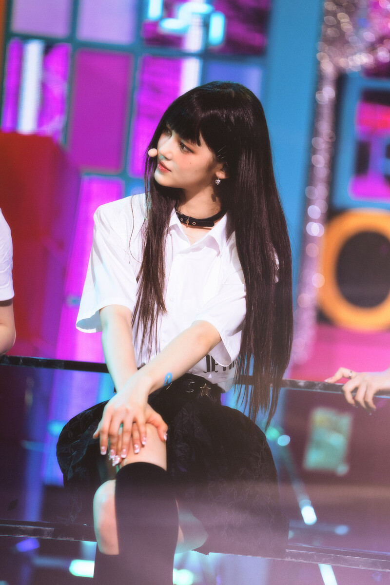 220807 NewJeans Danielle 'Cookie' at Inkigayo documents 3