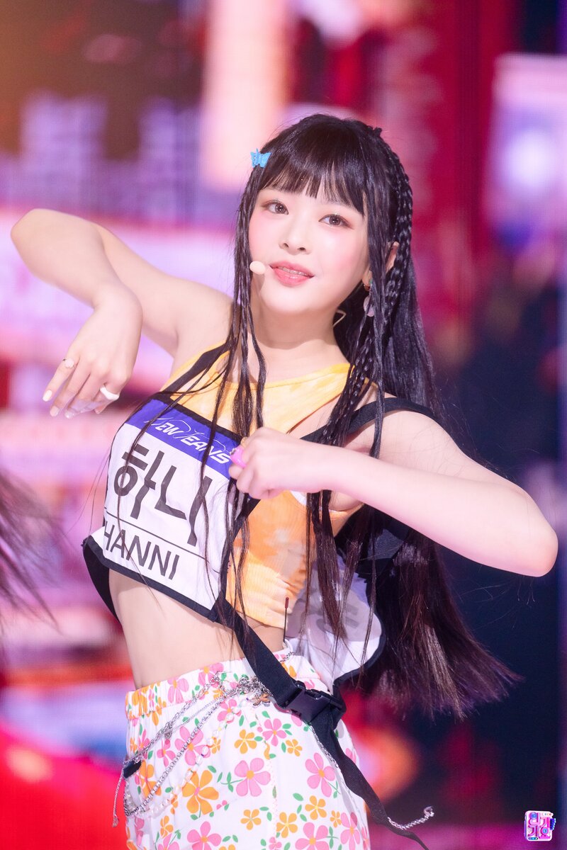 220821 NewJeans Hanni - 'Attention' at Inkigayo documents 17