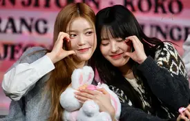 241205 izna Koko & Jeong Saebi at MK Fansign