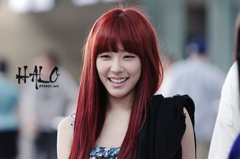 120519 Girls' Generation Tiffany at Incheon Airport documents 6