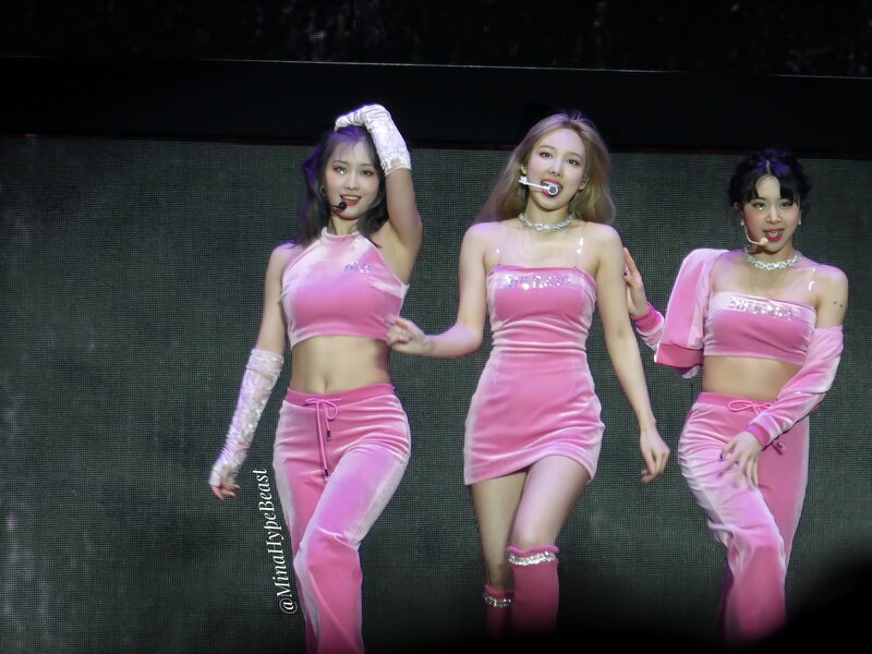 220514 TWICE 4TH WORLD TOUR ‘Ⅲ’ ENCORE in Los Angeles - Momo, Chaeyoung & Nayeon documents 1