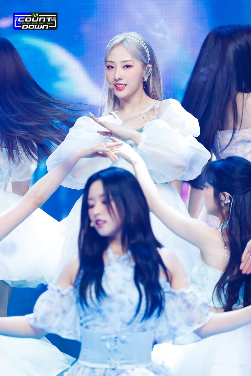 220623 LOONA - 'Flip That' at M Countdown documents 16