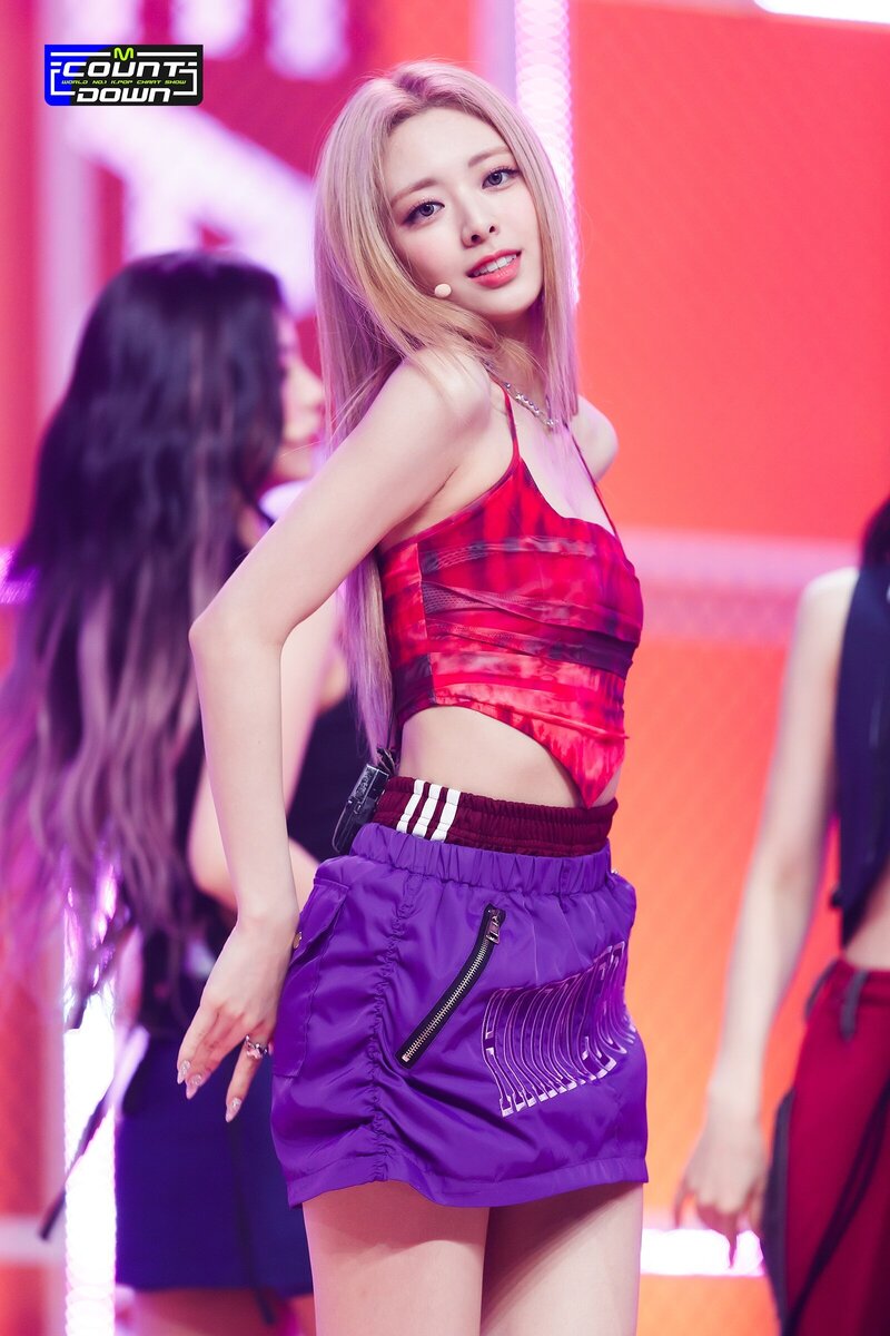 220721 ITZY Yuna - 'SNEAKERS' at M Countdown documents 9