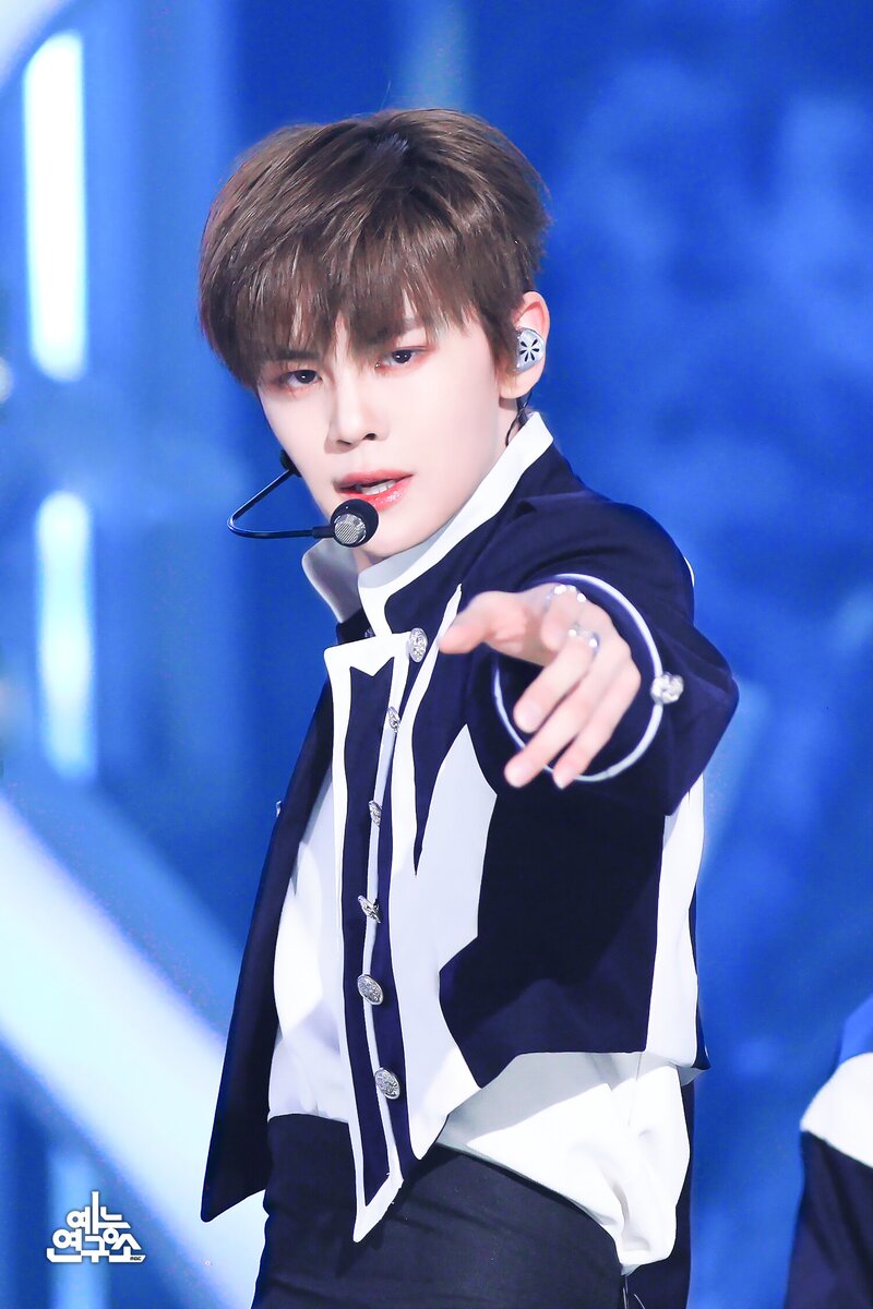 231111 ZEROBASEONE Gyuvin - "Crush" and "Melthing Point" at Music Core documents 2