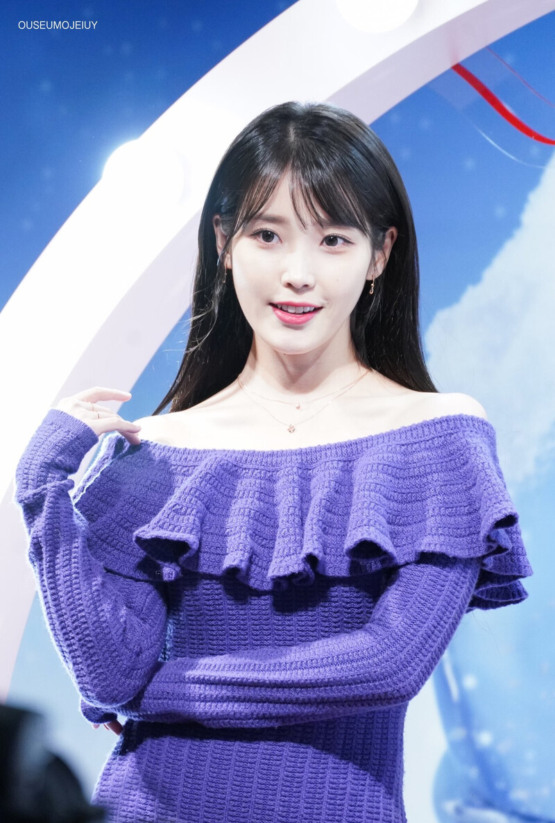 231119 IU at J.Estina Fansign Event documents 8