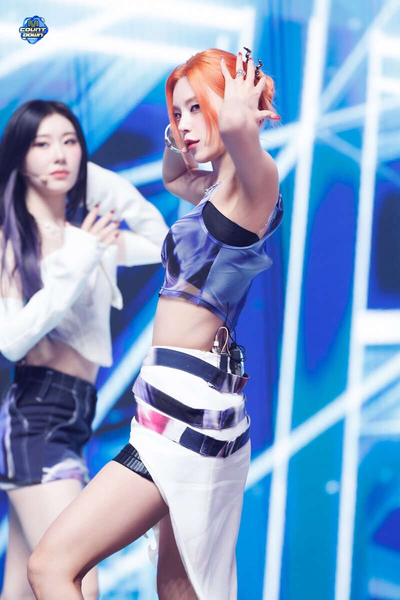 240111 ITZY Yeji - 'BORN TO BE' and 'UNTOUCHABLE' at M Countdown documents 13