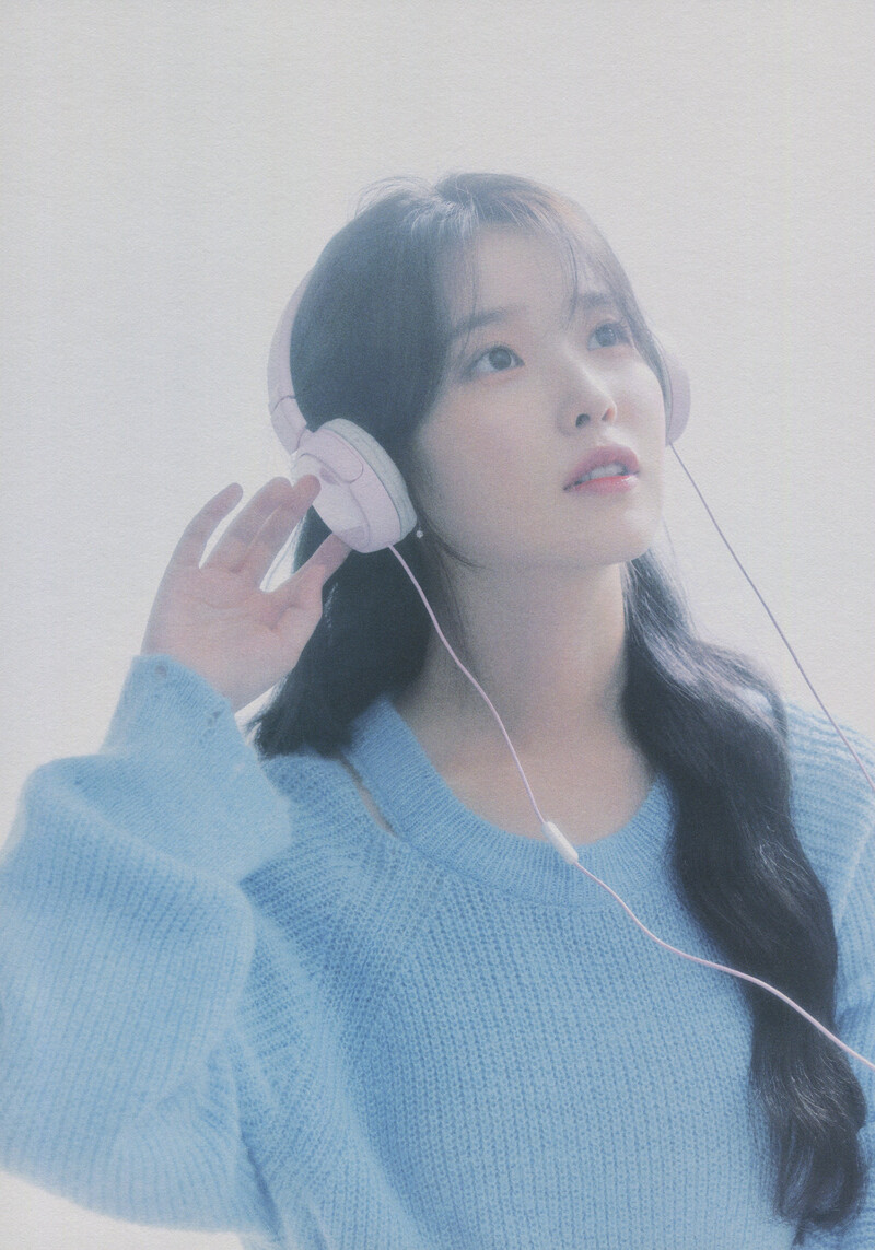 IU 5th Official ‘UAENA’ Fanclub Kit [SCANS] documents 3