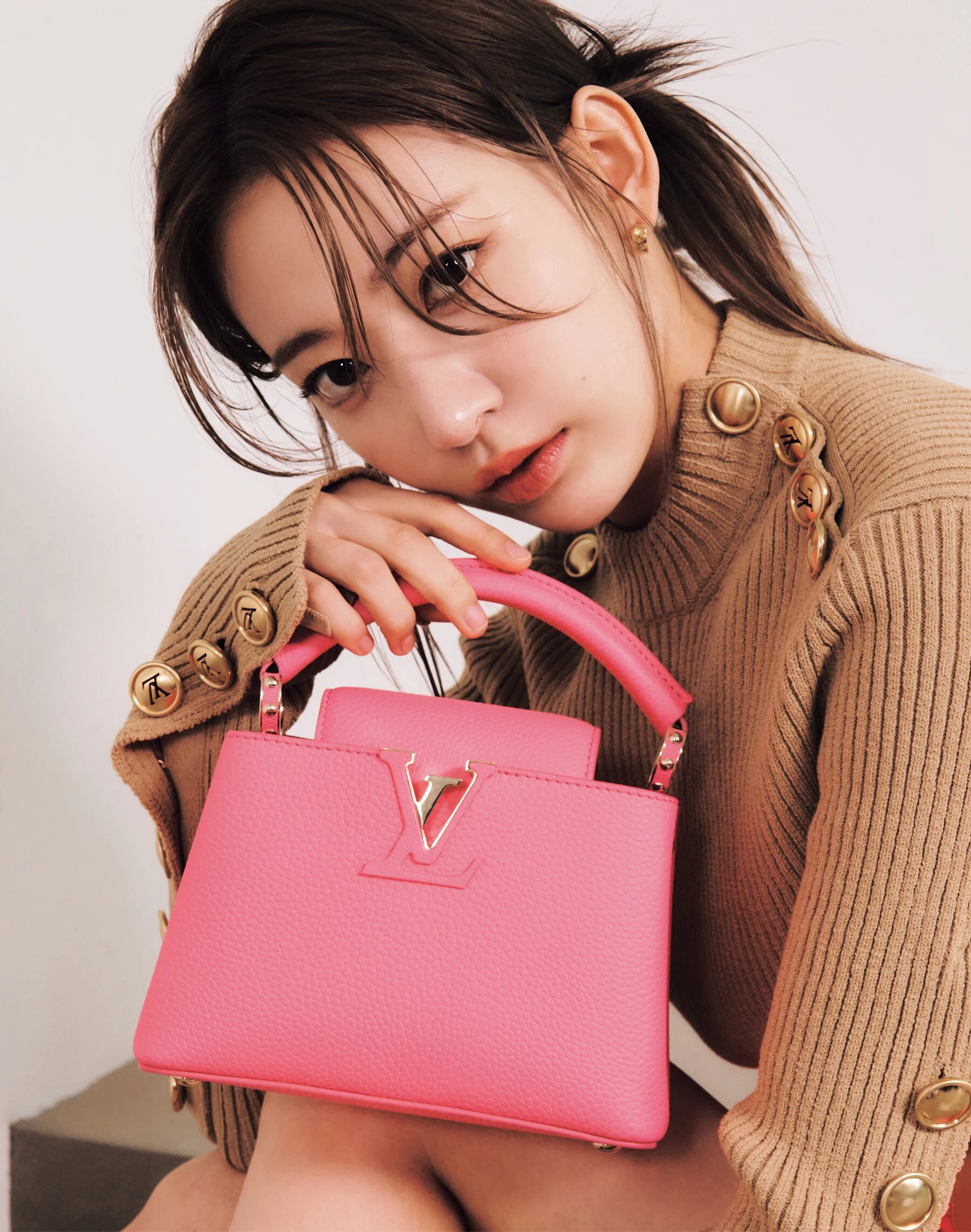 INFO LE SSERAFIM  OPEN PP on Instagram: Sakura for Louis Vuitton × Yayoi  Kusama Bag 👜 Follow @info.lesserafim © 39saku_chan 🍒 Cherry #LE_SSERAFIM  #르세라핌 #ルセラフィム #SAKURA #KI