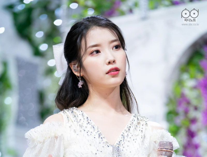210328 IU - 'Coin' + 'LILAC' at Inkigayo documents 4