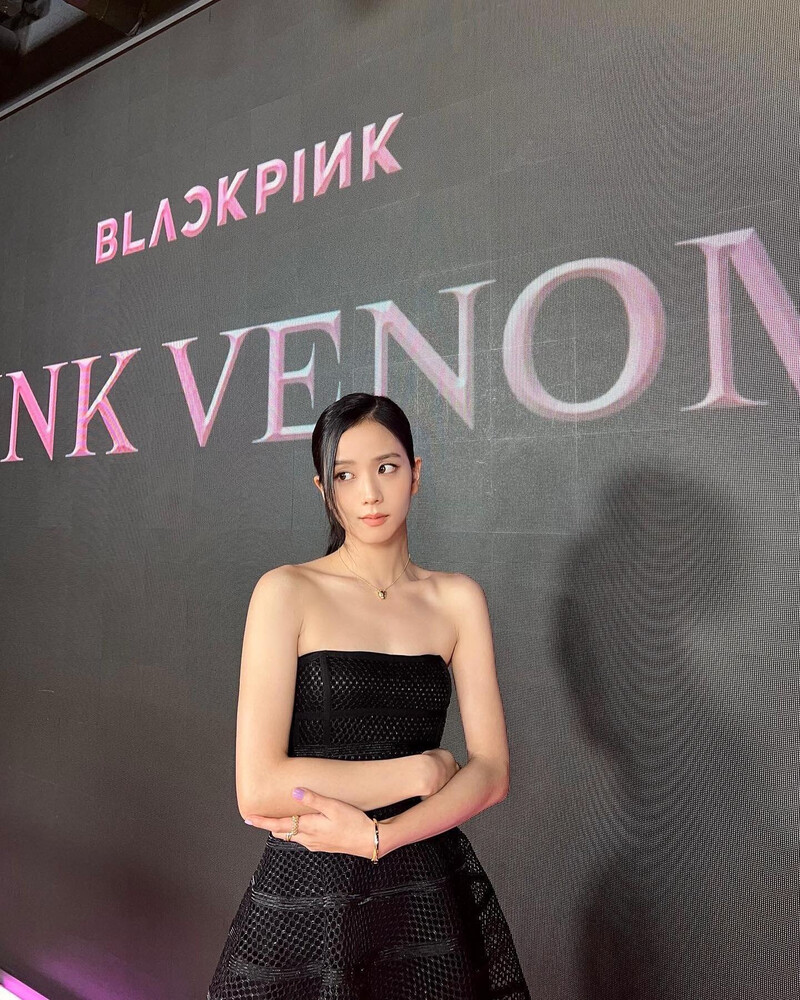 220819 BLACKPINK Jisoo Instagram Update documents 3